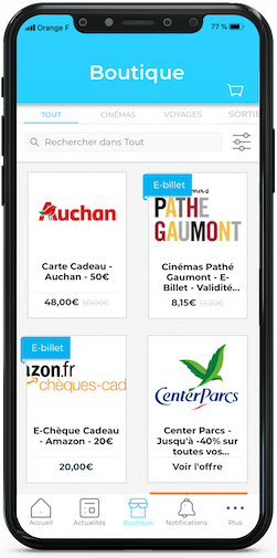 Mock up de l'application de Comitéo pour les CSE. On voit la boutique Avantages avec des remises sur des offres comme Auchan, Center Parcs, Pathé Gaumont et Amazon.